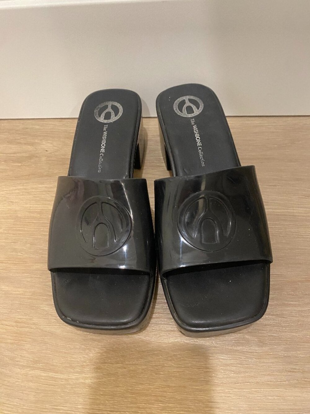 Wishbone Collection Y2K Chunky Platform Mules Embossed Logo Slide Sz 8